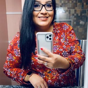 Meet your Posher, Laura edith